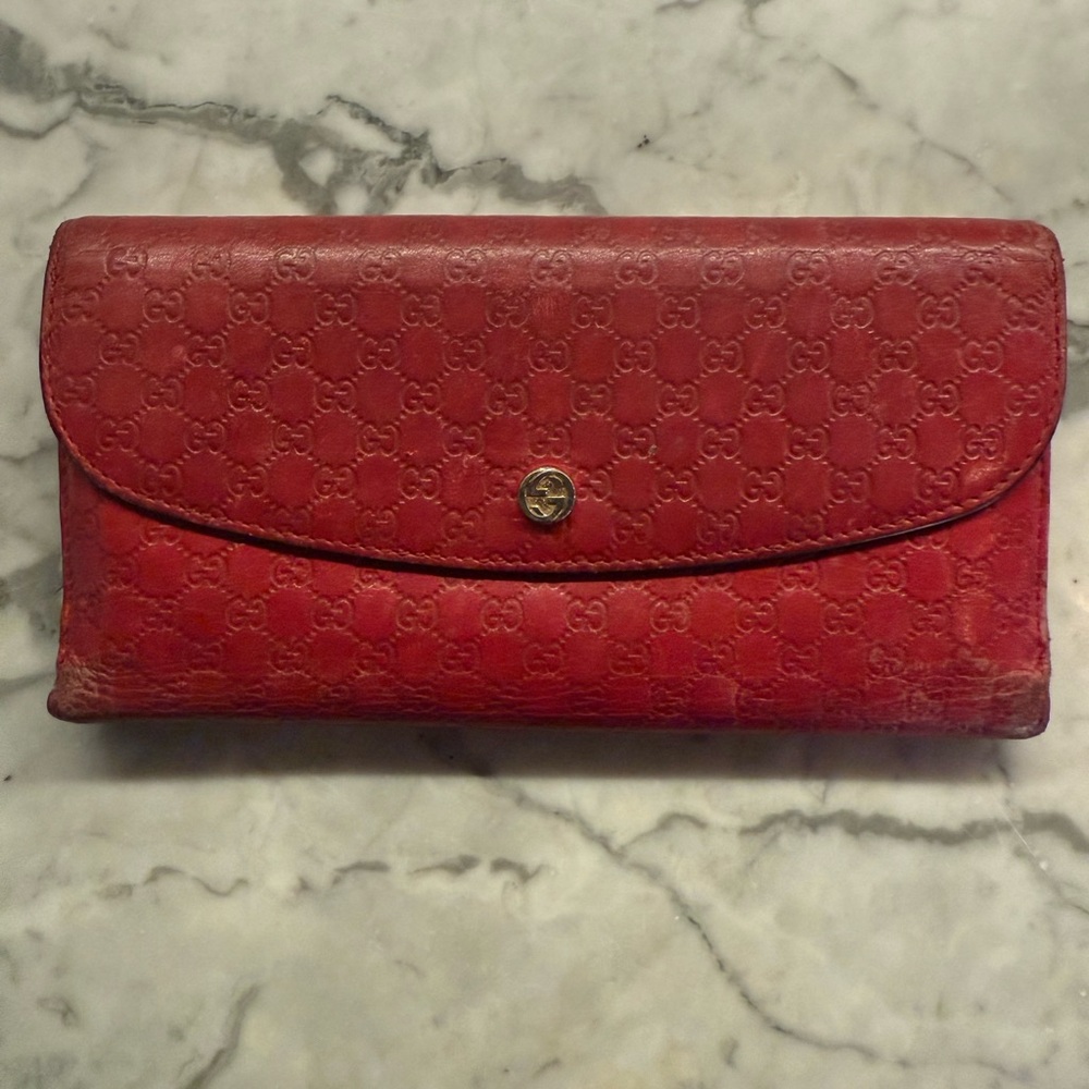 Gucci Red Leather Wallet with Vintage Appeal